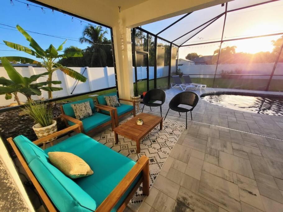 Blue Door Retreat - Luxury Pool Home - Sleeps 8 ケープコーラル エクステリア 写真